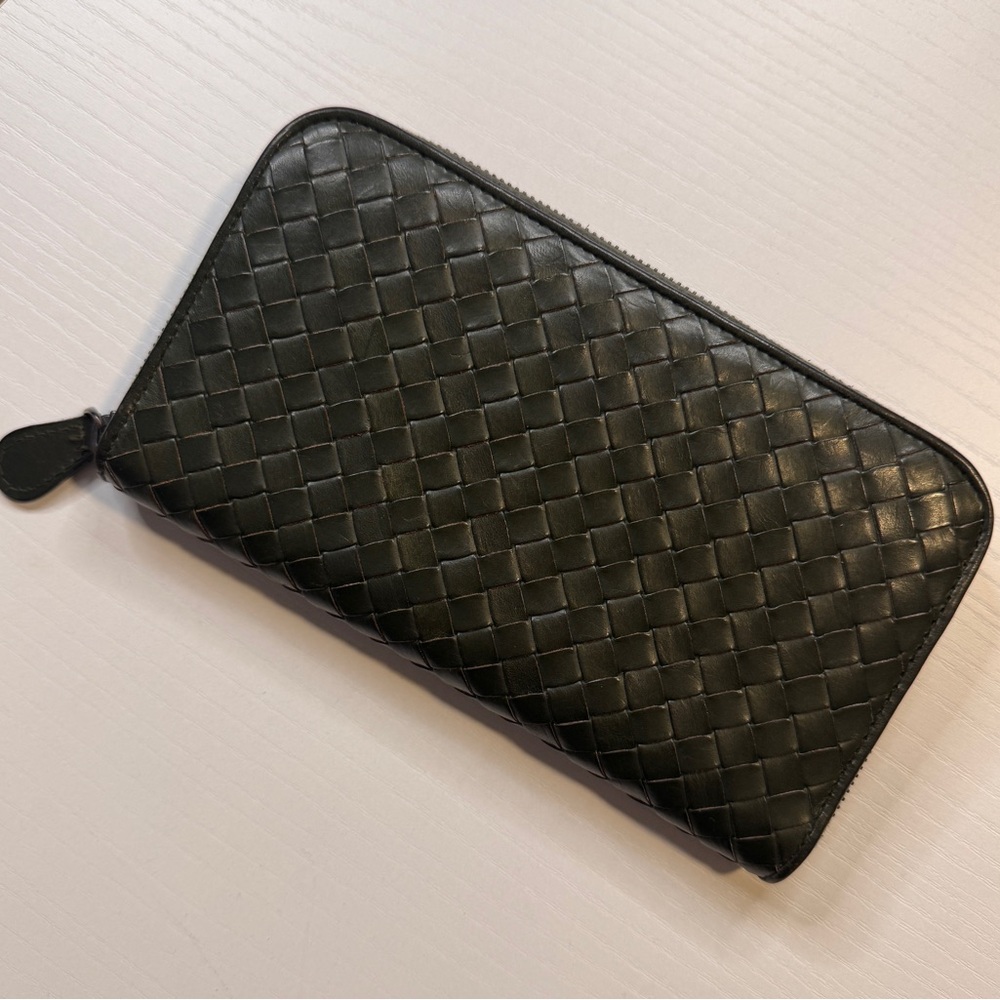 Bottega Veneta Intrecciato Green Leather Zip Wallet